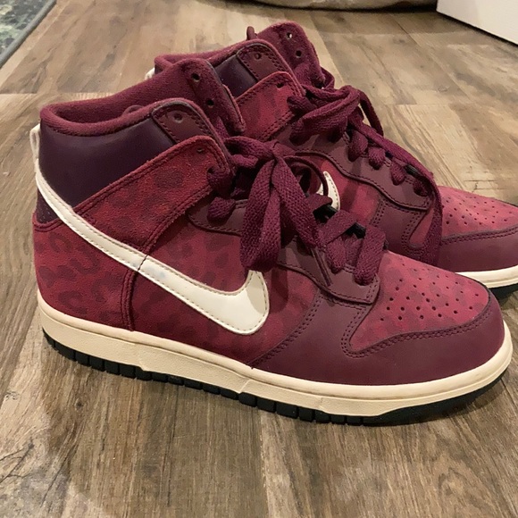 Women’s Nike Dunk High - Picture 3 of 6